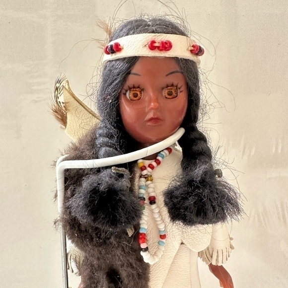 Native American Doll Vintage Indian Girl Doll Handmade Leather Suit Souvenir - Picture 2 of 7